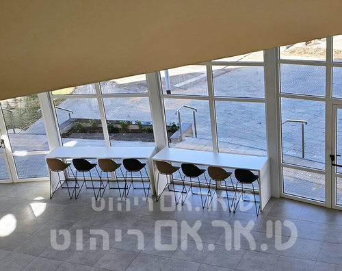 שולחן לפי הזמנה
