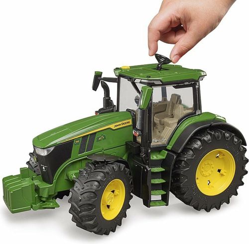 טרקטור ג'ון דיר John Deere R7 ירוק