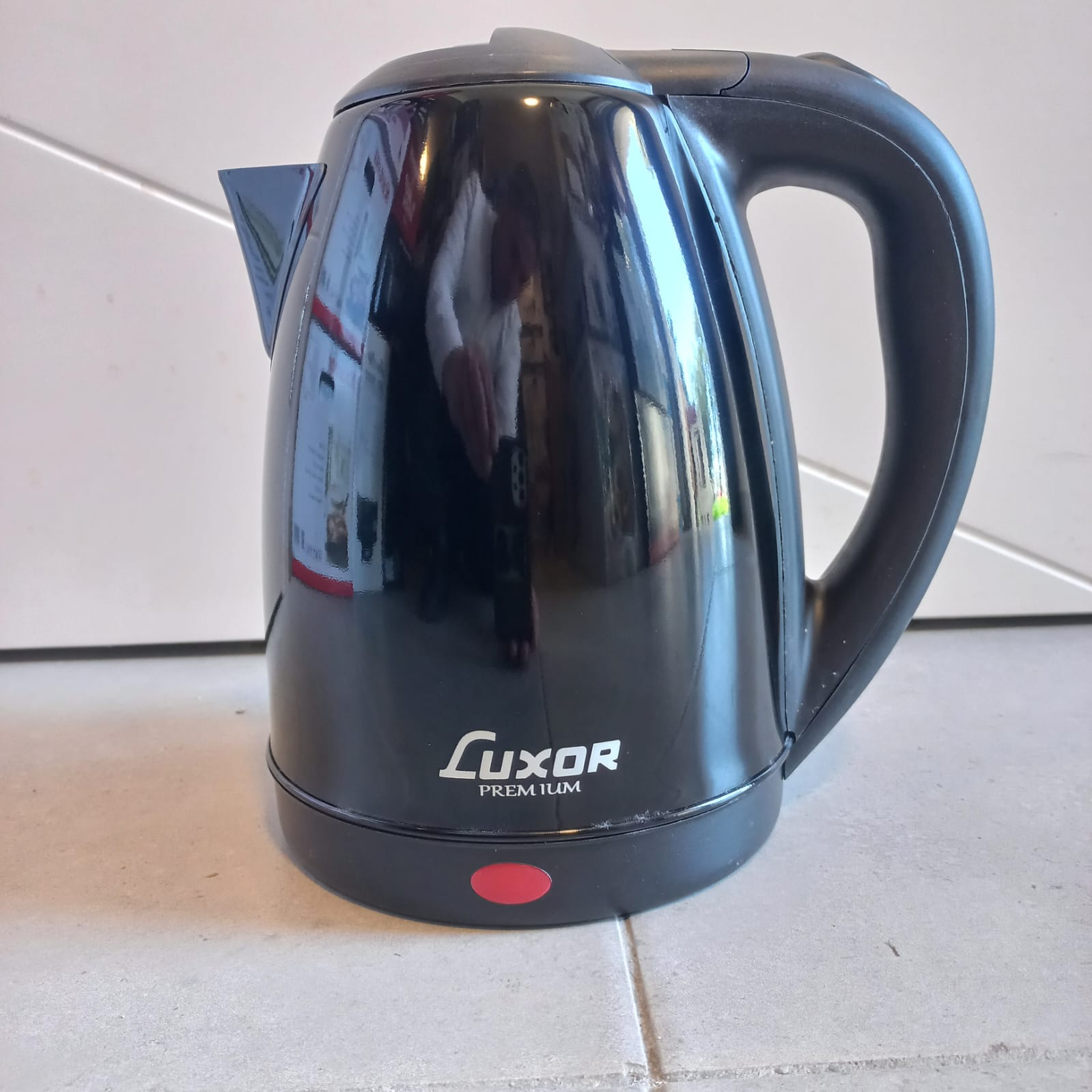 קומקום חשמלי שחור 1.8 ליטר LUXOR K300