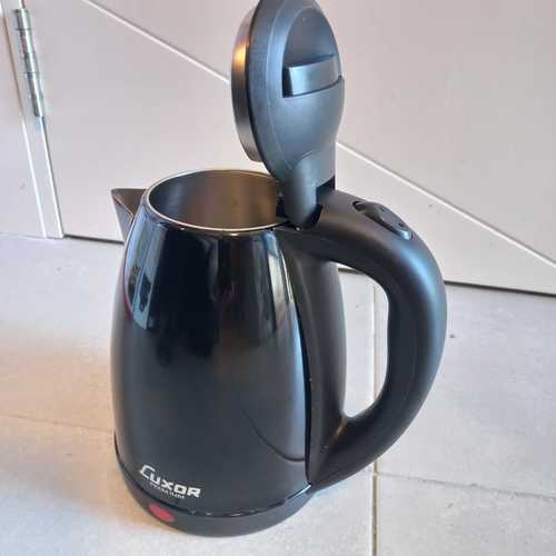 קומקום חשמלי שחור 1.8 ליטר LUXOR K300