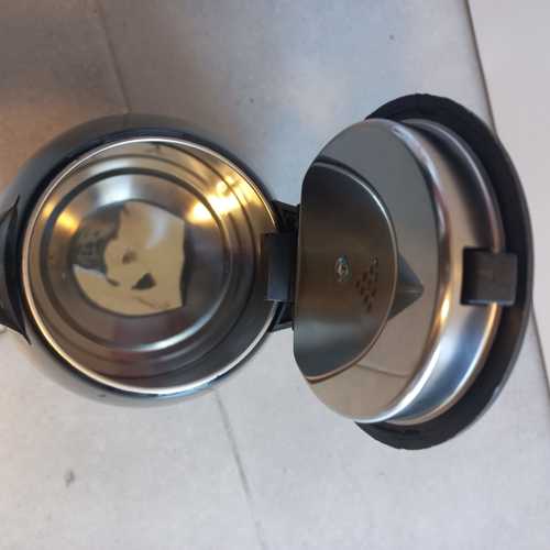 קומקום חשמלי שחור 1.8 ליטר LUXOR K300