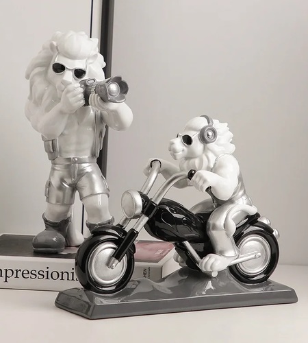פסל להקת האריות - אריה אופנוען The Biker