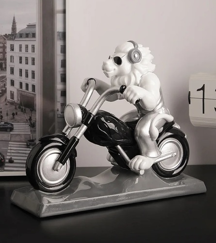 פסל להקת האריות - אריה אופנוען The Biker
