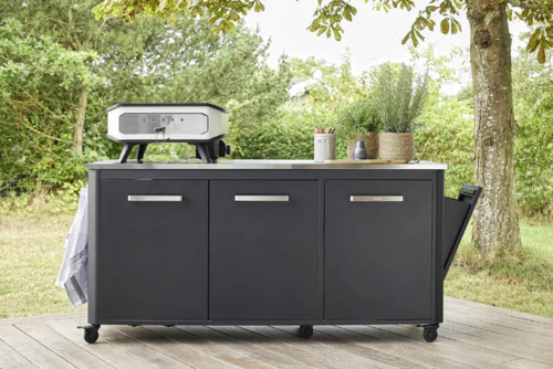 Cozze – שולחן חוץ עם 3 דלתות