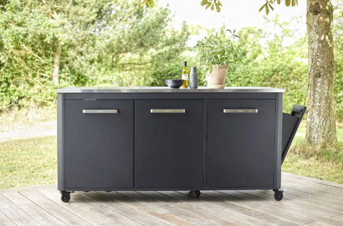 Cozze – שולחן חוץ עם 3 דלתות