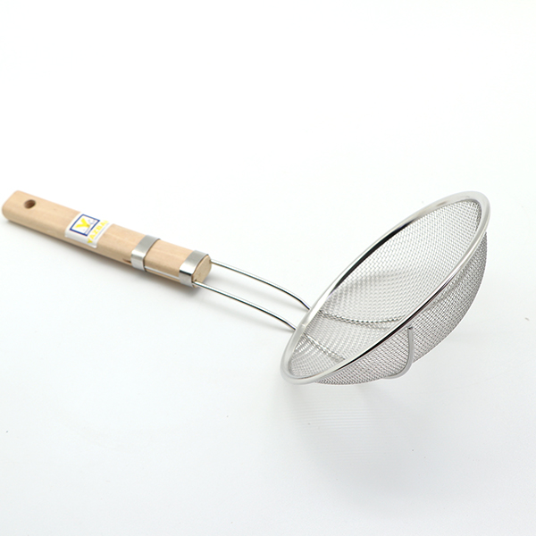 א כף סינון רשת 16 ס"מ +יד עץ    YC.2018-9-224