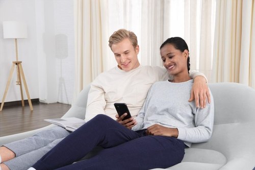 מזרן מתנפח זוגי עם משענת גב ומשאבת ניפוח מובנית מבית BESTWAY דגם 67923