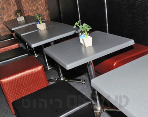 שולחן עם פלטה סטרטוס