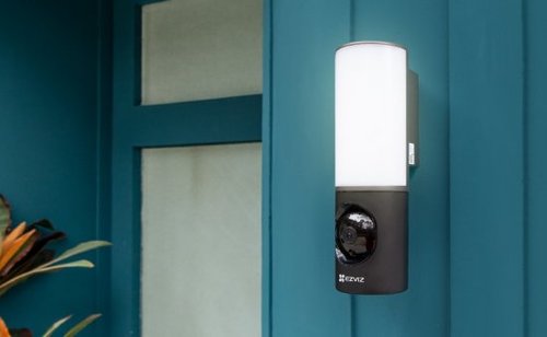 מצלמת אבטחה חיצונית עם נורת קיר חכמה EZVIZ LC3 2K