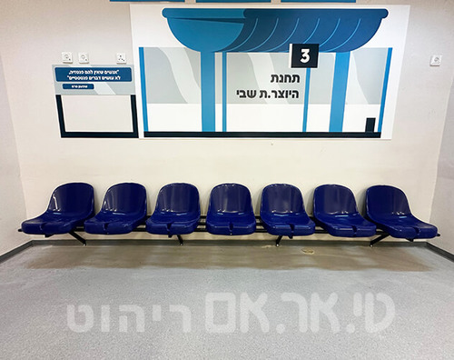 ספסל כחול 