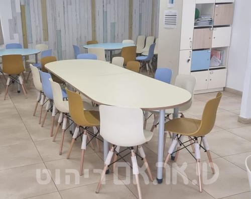 שולחן אוכל וישיבות דגם קפסולה