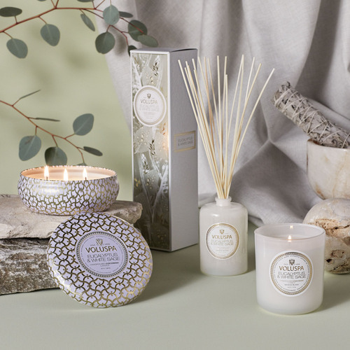 נר ריחני בקופסת פח עם 3 פתילים - Eucalyptus & White Sage