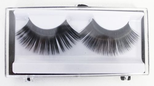 זוג ריסים שחורים ארוכים 