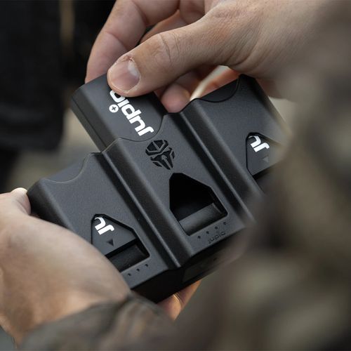 מטען/ספק Jupio x Pr1me Tri-Charge לסוללות Canon LP-E6