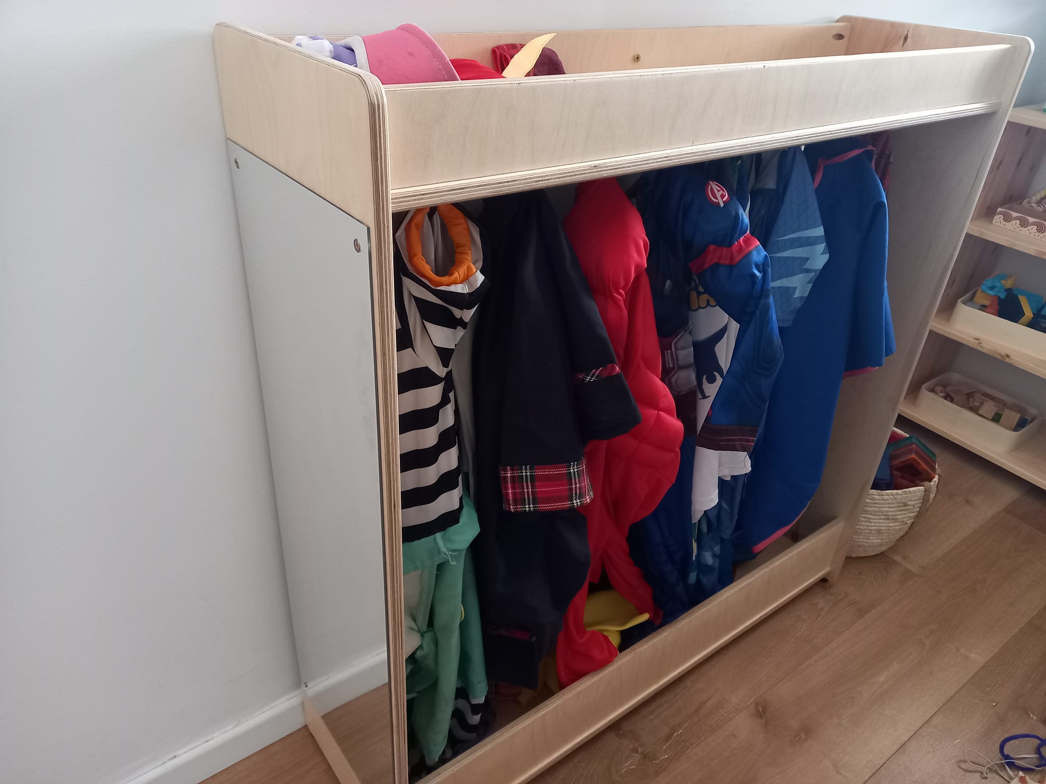 מתלה תחפושות