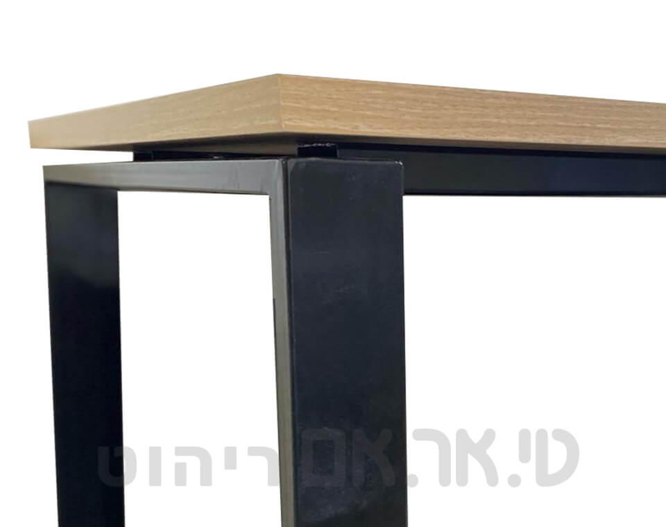 שולחן עם פלטה צפה