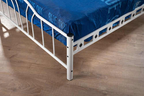 מיטת מתכת זוגית דגם טובי לבן