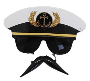 משקפי רב חובל עם כובע ושפם