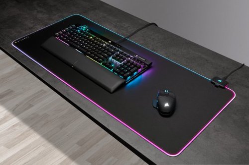 משטח עכבר לגיימרים בגודל Corsair MM700 RGB 930mm x 400mm