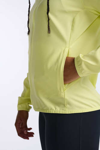מעיל ספורט נשים Aero Jacket LLT/WRF