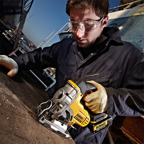 מסור אנכי DeWalt נטען 18V דגם DCS331N גוף