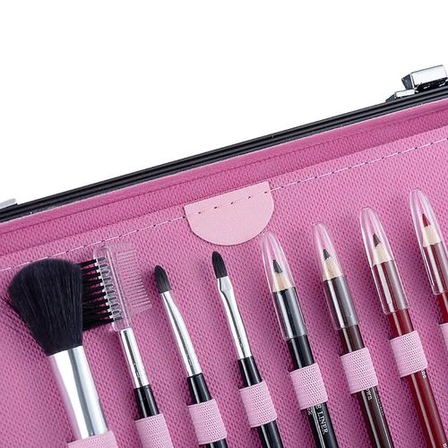 סט איפור לילדים במזוודה ורודה (בטוח לשימוש) 40 אביזרים Miss Young