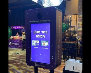 עמדת צילום AI אינטראקטיבית