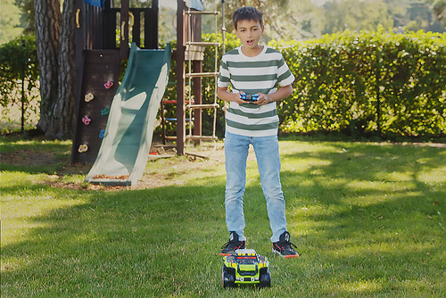 מכונית מפלצת שטח אמפיבית עם שלט וטעינת USB מתאימה לכל שטח (חול, בוץ, שלג ואפילו מים) VaporizR XT - ירוק