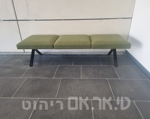 ספסל מרופד