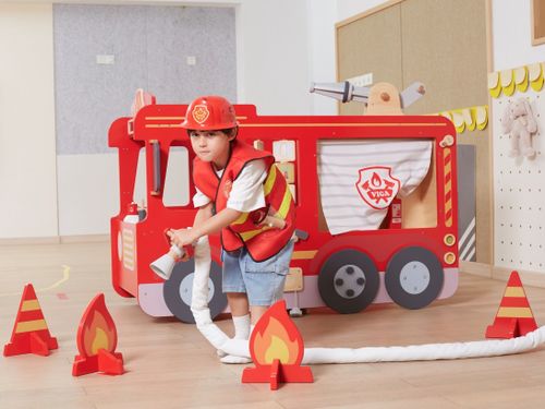 כבאית ענקית עם זרנוק מים, צינור, סולם, מטף, ברז כיבוי ומגוון פעילויות, אביזרים, אורות וצלילים