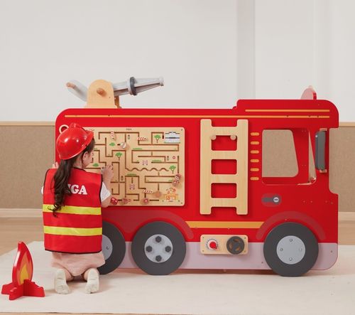 כבאית ענקית עם זרנוק מים, צינור, סולם, מטף, ברז כיבוי ומגוון פעילויות, אביזרים, אורות וצלילים
