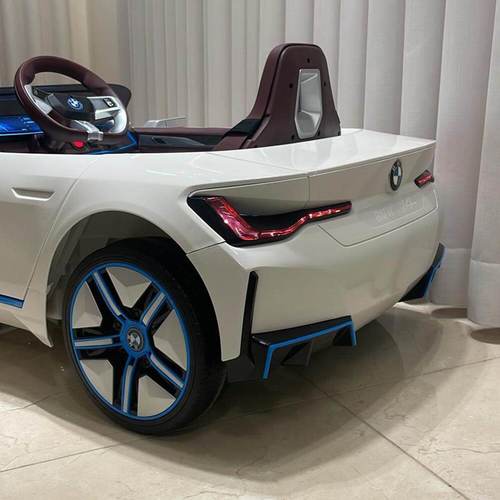 רכב ממונע 12V במוו  - BMW i4