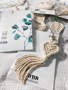 כרטיס ברכה תודה עם מחזיק מקרמה לב hugandtag