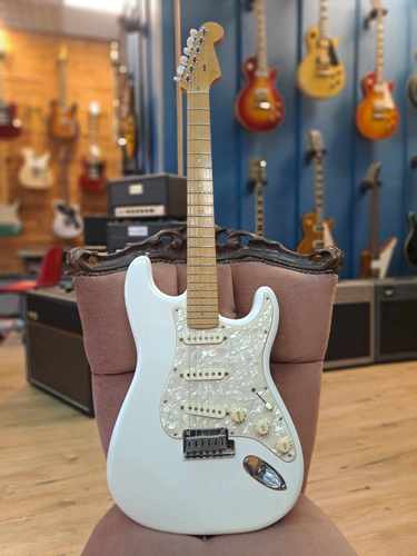 Fender Stratocaster Deluxe 2000
