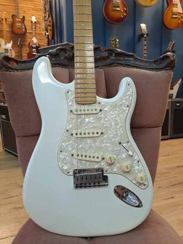 Fender Stratocaster Deluxe 2000