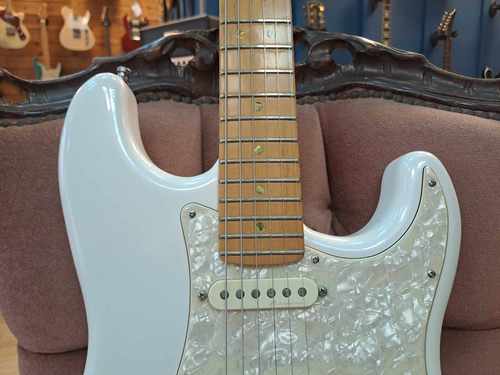 Fender Stratocaster Deluxe 2000