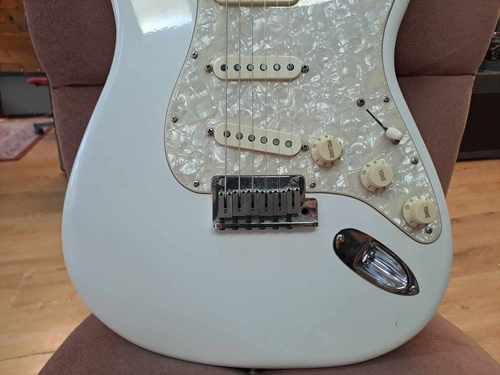 Fender Stratocaster Deluxe 2000