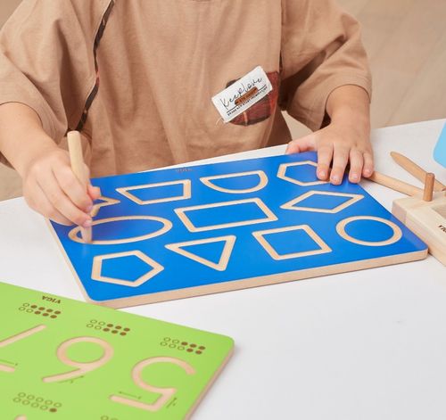 לוח אישי ללימוד וציור - צורות הנדסיות