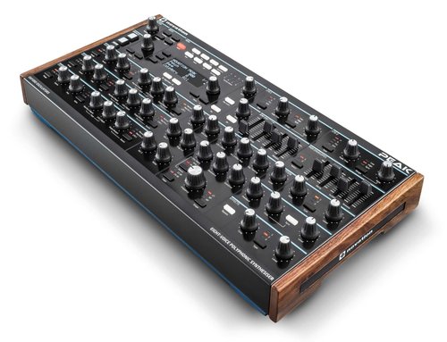 novation peak synthesizer top right