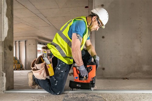 אקדח מסמרים SPIT PULSA 65 מופעל גז בעל טווח המסמרים הרחב ביותר בקטגוריה+ מסמרים במתנה