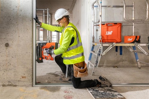 אקדח מסמרים SPIT PULSA 65 מופעל גז בעל טווח המסמרים הרחב ביותר בקטגוריה+ מסמרים במתנה