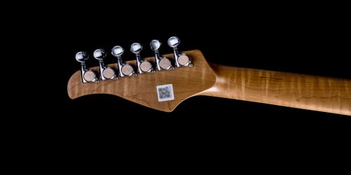 גיטרה חשמלית חכמה Mooer GTRS Professional P800 Intelligent Guitar - Flamingo Pink