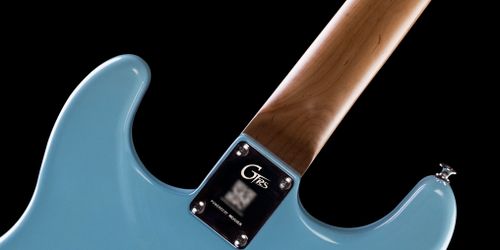 גיטרה חשמלית חכמה Mooer GTRS Professional P800 Intelligent Guitar - Tiffany Blue