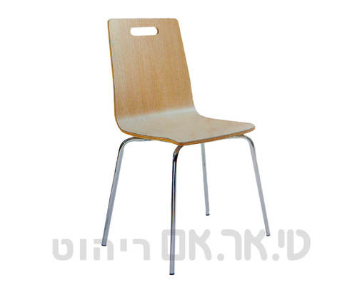 כסא מעץ עם אחיזה