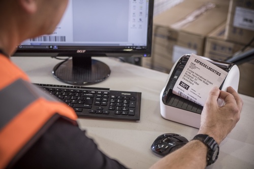 מדפסת מדבקות אלחוטית למשלוחים ולהדפסת ברקודים Brother QL-1110NWB