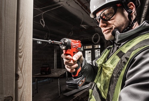 מברגת אימפקט 12V סוללות 2Ah פיול Milwaukee M12 Fid2 Fuel + שתי סוללות 2Ah + מטען