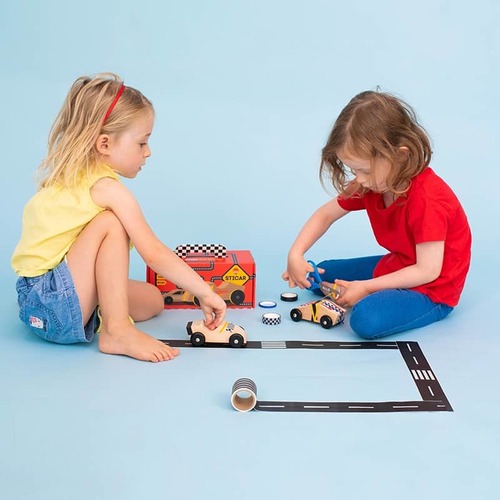 ערכת יצירה ומשחק מכוניות עץ – סטיקאר