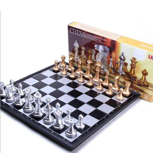 משחק שח שולחני מגנטי