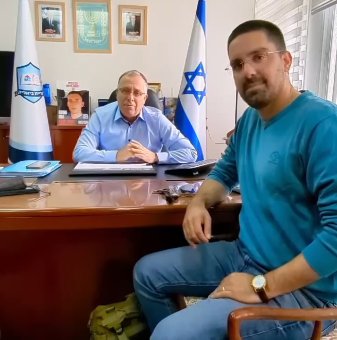 הפגישה בין סרן במיל' אוהד חזן עם ראש עיריית אלי דוקורסקי - ראש עיריית קריית ביאליק 