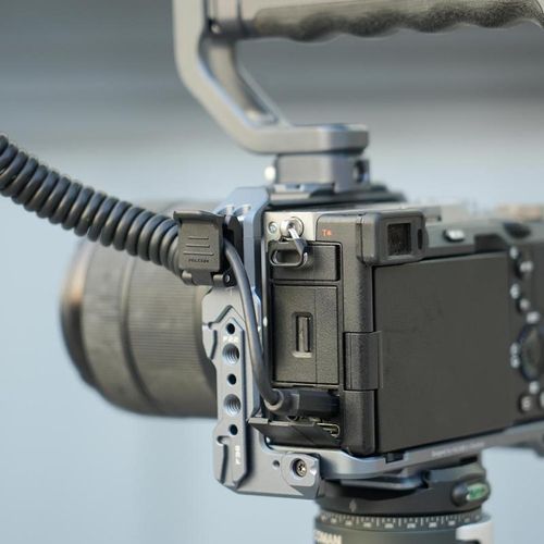 תופסן כבלים אוניברסלי לכלוב מצלמה FALCAM Cable Clamp